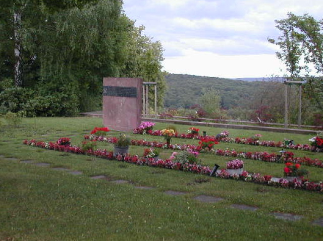 Ehrenbereich für die Opfer des Grubenunglücks auf Grube Luisenthal 1962 auf dem Friedhof Altenkessel