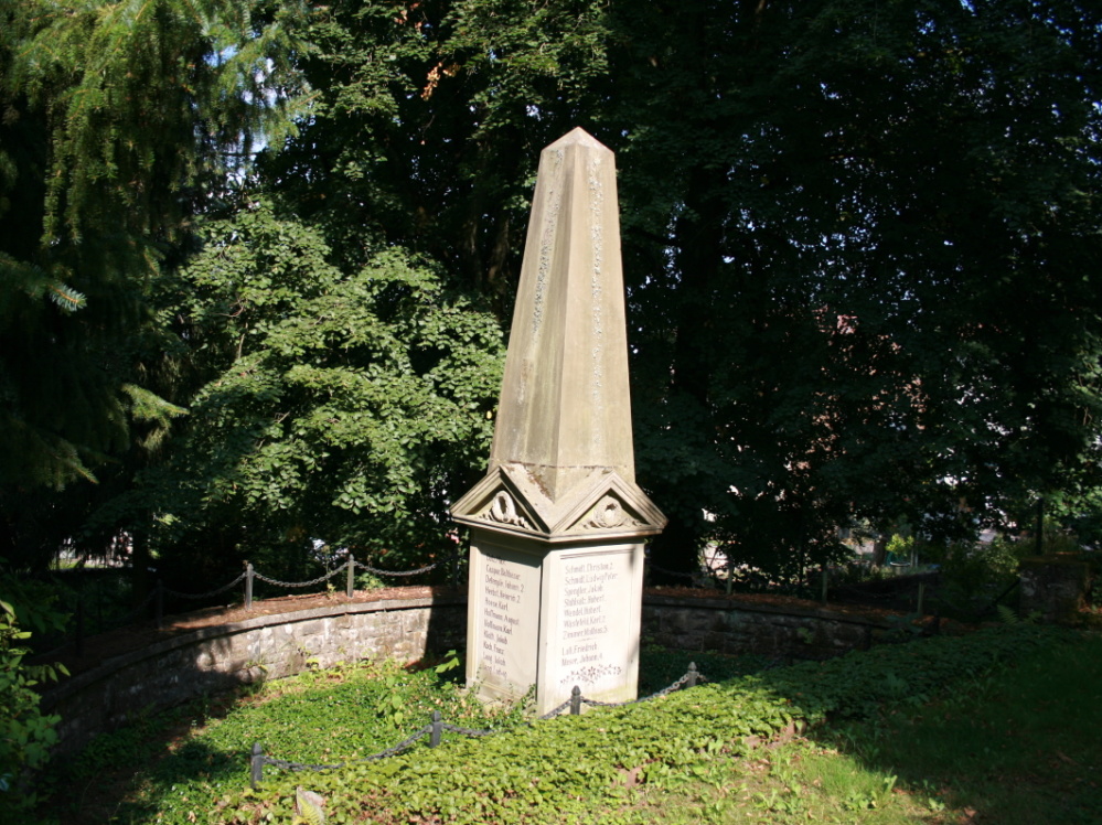 Ehrenmal für die Opfer des Grubenunglücks 1885 Grube Camphausen auf dem Friedhof Herrensohr