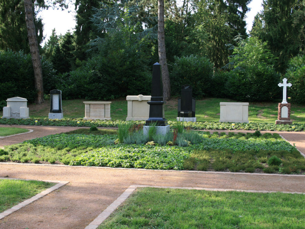 Beispiele historischer Grabanlagen auf dem Hauptfriedhof Saarbrücken