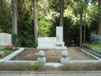 Die neue Urnengemeinschaftsanlage mit Historischem Denkmal in Feld U4 auf dem Friedhof Herrensohr.