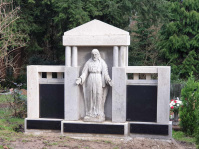 Friedhof Herrensohr_Historische Urnengemeinschaftsanlage Feld U2b nach der Sanierung